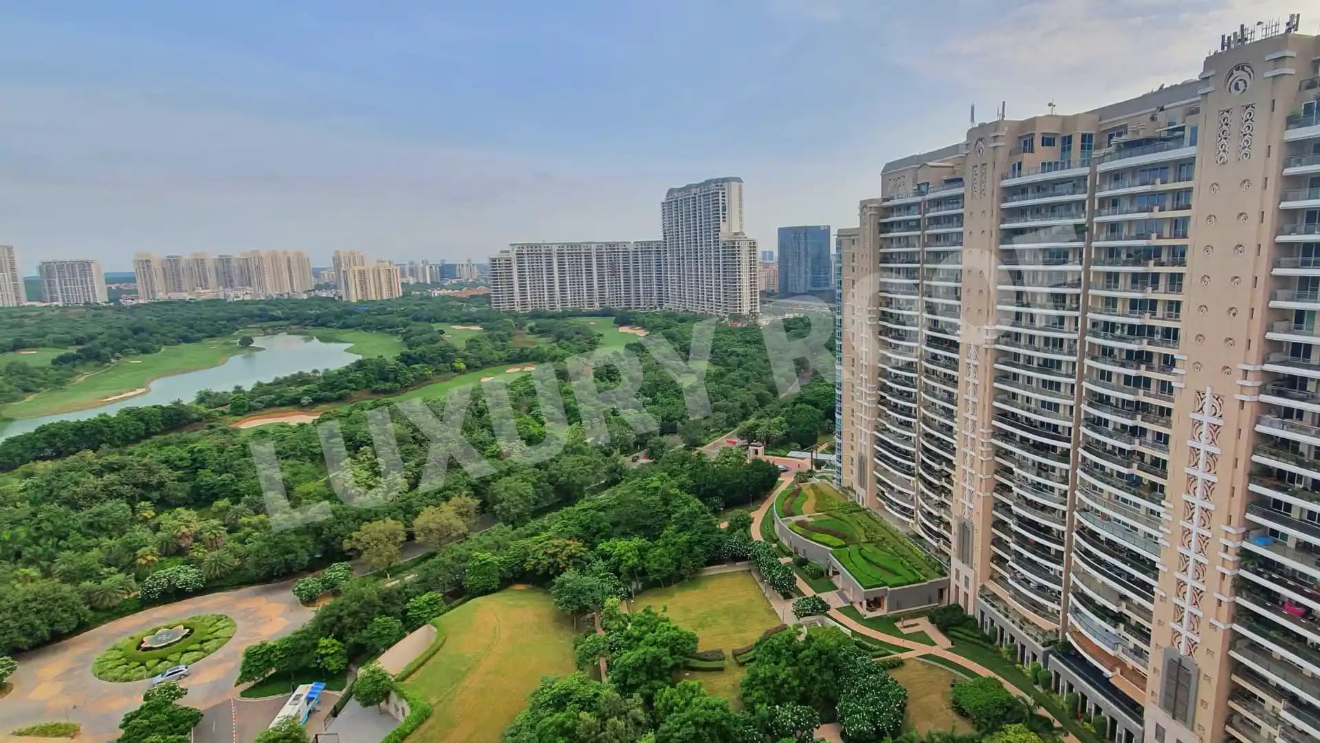 Dlf Magnolias Elevation Pool Golf Course Rd Sector 42 Gurugram