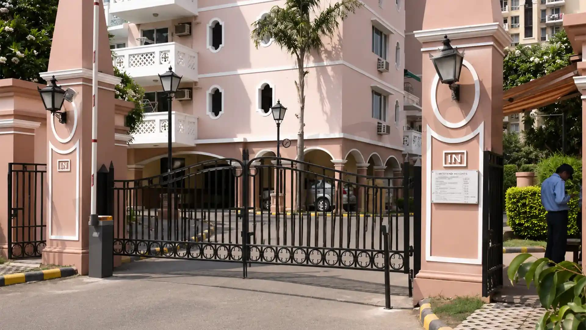 Dlf Trinity Towers Entrance Dlf Phase 5 Gurgaon